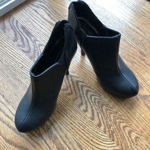 Unlisted brand- black bootie heel